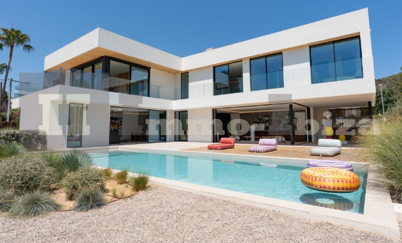 Newly Built 6 Bedroom Villa at Cap Martinet