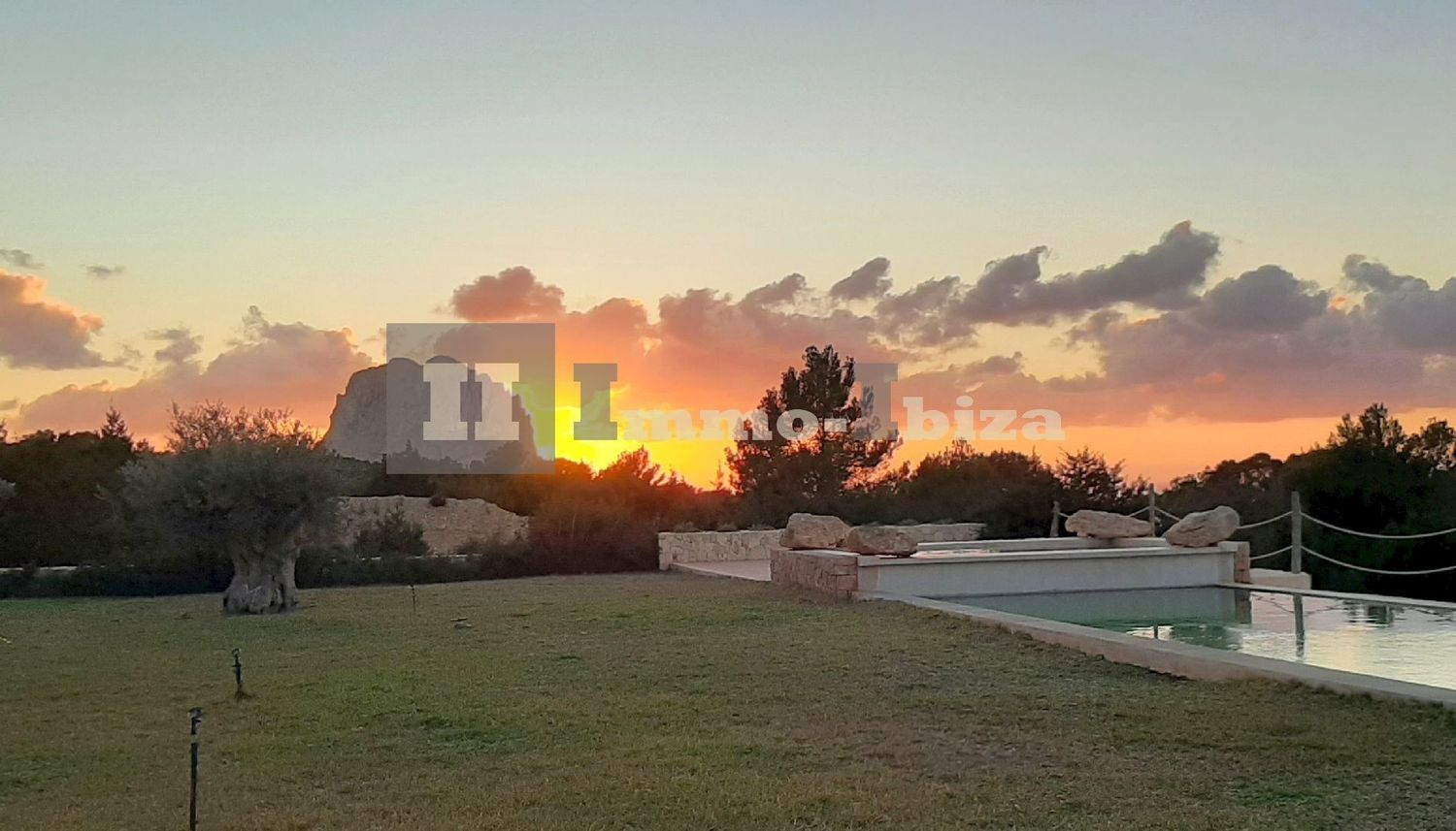 Very Rare: Nearby Es Vedra. Villa & Finca