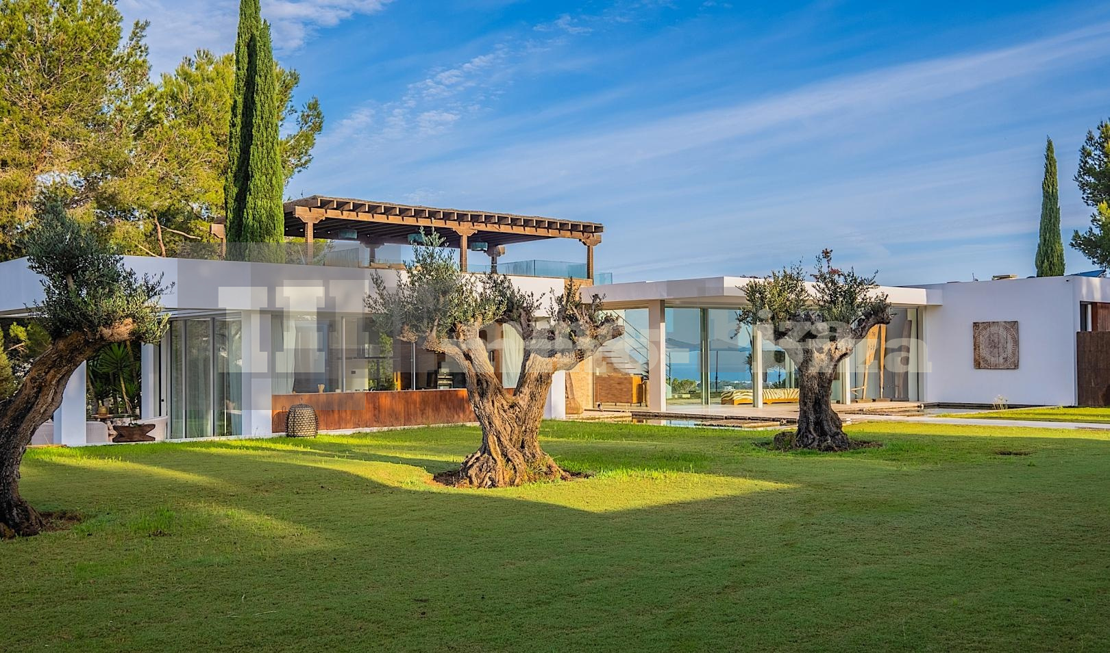 Opulent, Charming Sunset-Villa with T-License